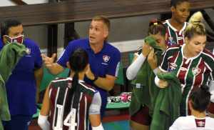 Técnico desabafa após livrar o Flu do rebaixamento na Superliga de vôlei