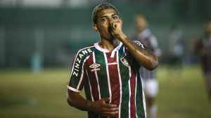 Após quarentena, atacante do Fluminense se reapresenta no CT