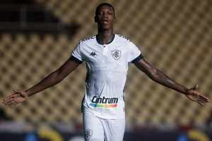 Clube paulista entra na disputa por Babi; Agentes do atleta vêm ao Rio