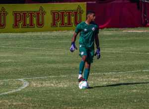 Goleiro do sub-17 jogava na linha e conta como foi a transição