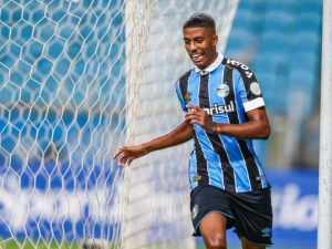 Dirigente diz que Renato Gaúcho orientou Jean Pyerre a vir para o Flu