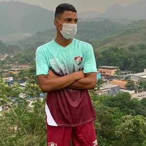 Fluminense contrata lateral-esquerdo por três temporadas