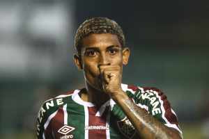 John Kennedy adota cautela nos profissionais e quer aproveitar novas chances