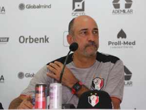 Ex-técnico do Fluminense descobre tumor no rim e vai passar por cirurgia