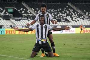 Mesmo negociando com o Flu e Athletico-PR, Babi é relacionado pelo Botafogo