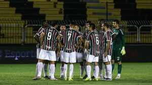 Flu perde posição com empate do Botafogo, mas pode recuperá-la na terça