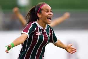 Leticia recorda dificuldades no futebol: “Pedi carona em ônibus para treinar”