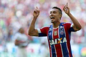 Roger Machado pede ex-atacante do Bahia ao Fluminense