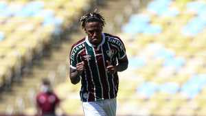 Com bons números, Abel Hernández vai conquistando seu espaço no Flu