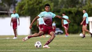 John Kennedy testa positivo para Covid-19 e segue fora no Flu