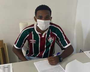 Atacante Diogo é mais uma joia a assinar primeiro contrato profissional com o Flu