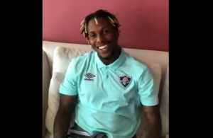 Em vídeo, atacante Abel Hernández responde fã mirim tricolor e faz promessa