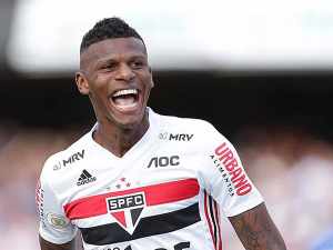Afastado após ir a noitada clandestina, zagueiro desfalcará o São Paulo contra o Flu