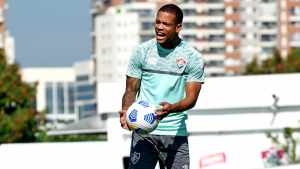 Atacante rasga elogios a Roger Machado