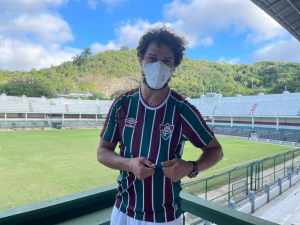 Ator tricolor visita Laranjeiras e Flu se manifesta: “Prazer te receber”