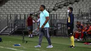 Técnico tricolor admite que faltou contra-ataque para o Flu contra o Fortaleza