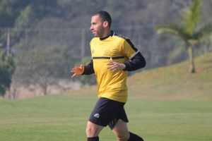 Volante do Criciúma fala sobre os desafios do jogo contra o Fluminense