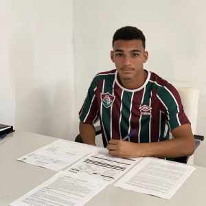 Fluminense contrata promessa para o sub-20