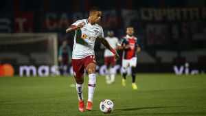 Lateral lamenta ausência de Caio Paulista, mas exalta Luiz Henrique