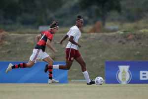 Após pedir liberação do Flu, zagueira fechará com rival
