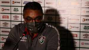 Técnico tricolor atribui mau momento ao desgaste da temporada
