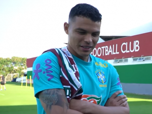 Com contrato de Thiago Silva perto do fim, torcedores do Chelsea imploram por permanência