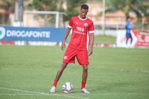 Após empréstimo ao Fluminense, volante é reintegrado no Náutico