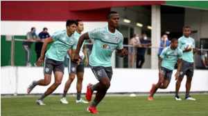 Jhon Arias tem impressionado comissão técnica do Flu, diz radialista