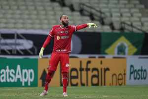 Goleiro do Atlético-MG pede atenção com a marcação diante do Flu