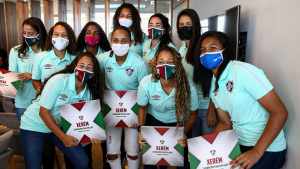 Meninas de Xerém marcam presença em lançamento de livro