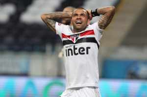 Fluminense tem concorrência por Daniel Alves; Saiba em detalhes