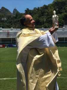 Vídeo – A benção, João de Deus! Missa celebra João Paulo II e Cristo Redentor