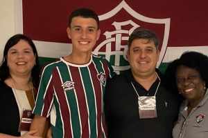 Joia de Xerém assina primeiro vínculo profissional com Flu; Multa é de mais de R$ 300mi