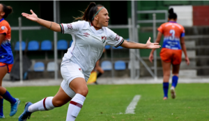 Elisa analisa estreia com a camisa do Flu e diz: “Eu me cobro muito”