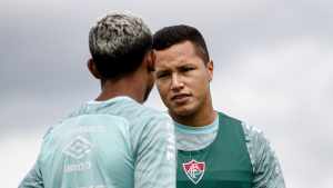 Com Pineida e Cris Silva revezando, Marlon vira “turista” no Fluminense
