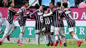 Fluminense bate rival e classifica para semifinal de torneio sub-12