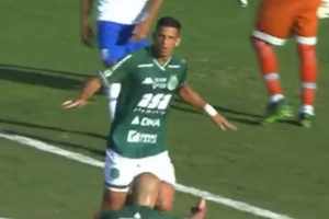 Vídeo – Lembra dele? Lucão do “Break” faz gol bizarro pelo Guarani na Série B