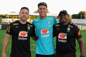 Com atacante do Flu, seleção sub-18 estreia em competição no México nesta quarta
