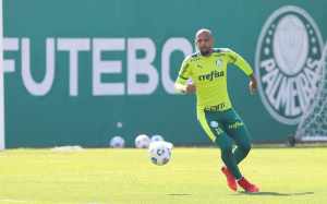 Mesmo com Felipe Melo, Flu deverá contratar, pelo menos, mais um experiente