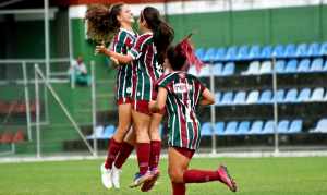 Campeãs do Carioca Sub-18, meninas de Xerém deram volta olímpica no Maraca: “Muito gratificante”