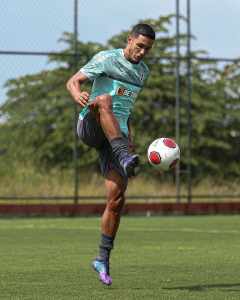Cris Silva refuta falar sobre suas características, mas faz promessa à torcida