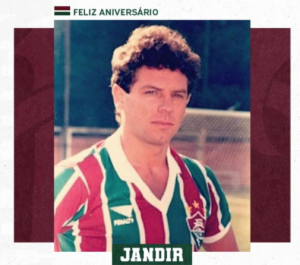 Aniversariante, volante que fez história no Flu recebe os parabéns nas redes do clube