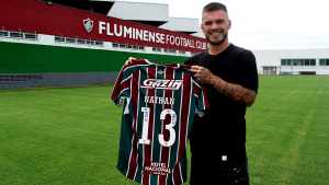Novo camisa 13 espera retribuir empolgação do torcedor: “Feliz com o carinho”