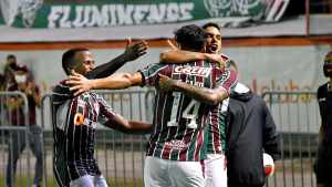 Autor do cruzamento para gol de Cano, Cris Silva diz: “Tenho me sentido mais confiante”