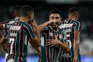Willian Bigode vibra com primeiro gol pelo Fluminense em clássico