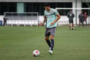Zagueiro tricolor enaltece mescla do elenco do Fluminense