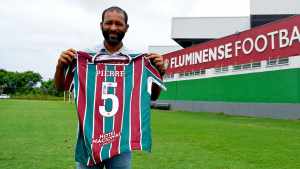 Em rede social, Pierre relata alegria por visita ao Fluminense