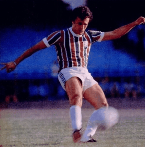 Vídeo: Ex-jogador visita Museu Fluminense junto da família