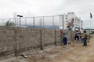 Flu inicia construção do muro do CT Carlos Castilho