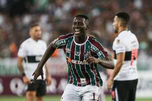 Após pancada, Luiz Henrique passou por exames nesta quinta no Fluminense